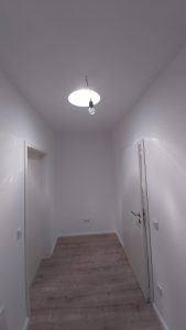 Flur mit Tageslicht-Spot